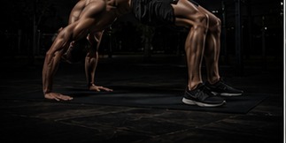 Superhéroe push-ups (flexión con extensión)